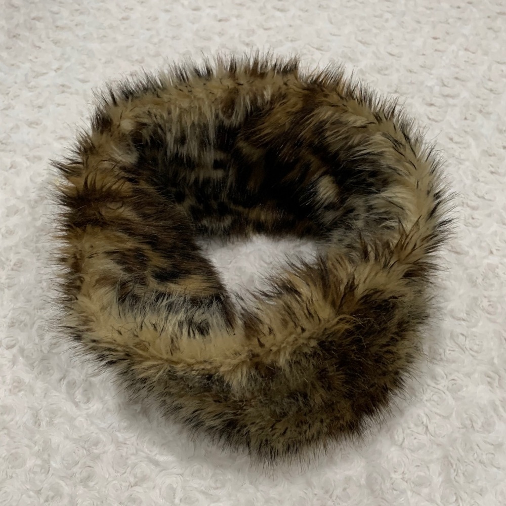 💕2 for $25 Express faux fur infinity scarf EUC